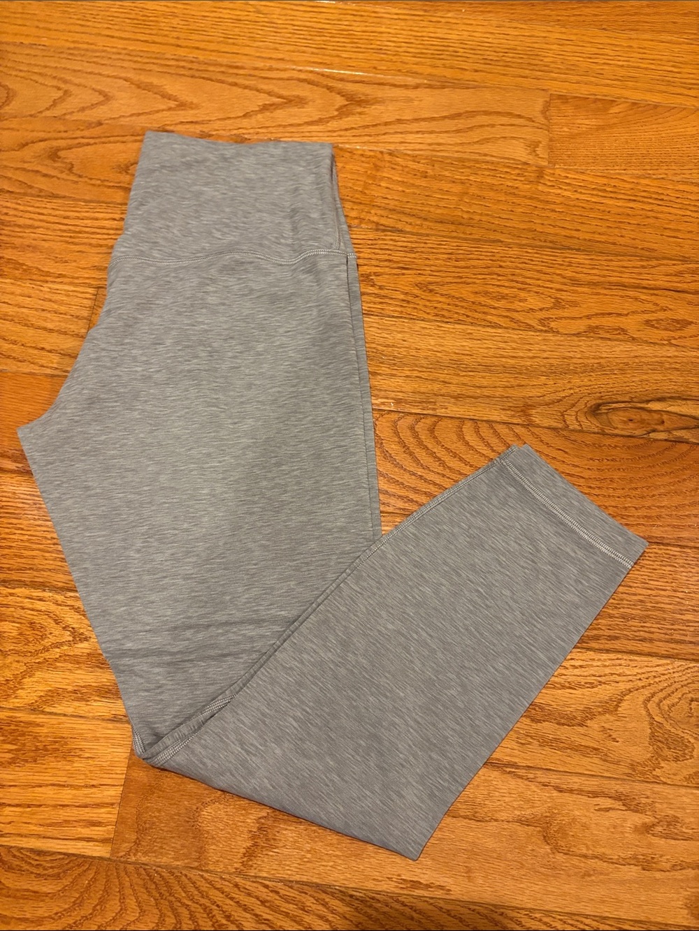 Lululemon align leggings in heather grey; 25”; EUC